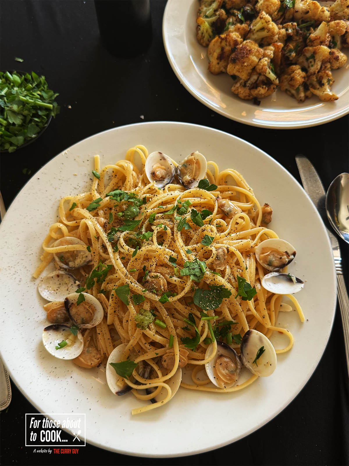 Linguini Vongole on a serving plate.