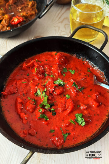 Chicken Chasni in a serving bowl.