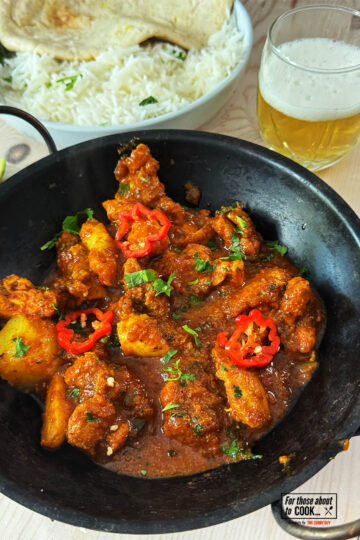 Chicken vindaloo curry in a serving dish.