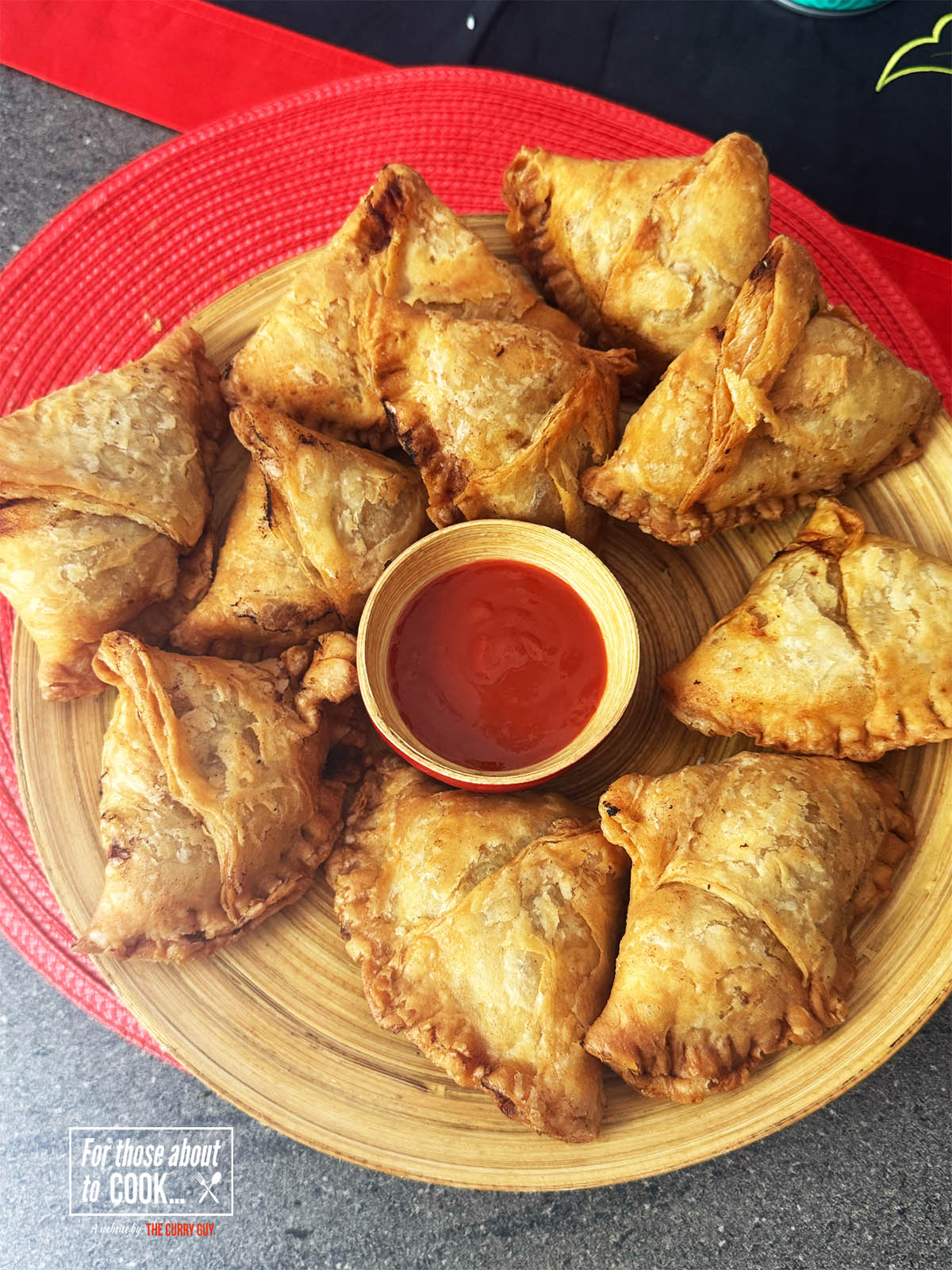 Easy Keema samosas on a serving platter.