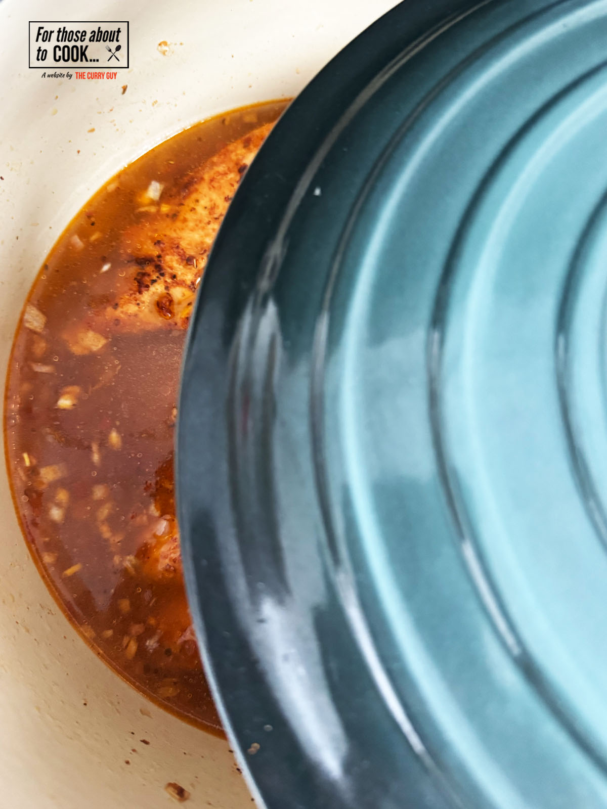 Lid covering pan