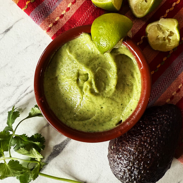 Salsa de aguacate served in a bowl