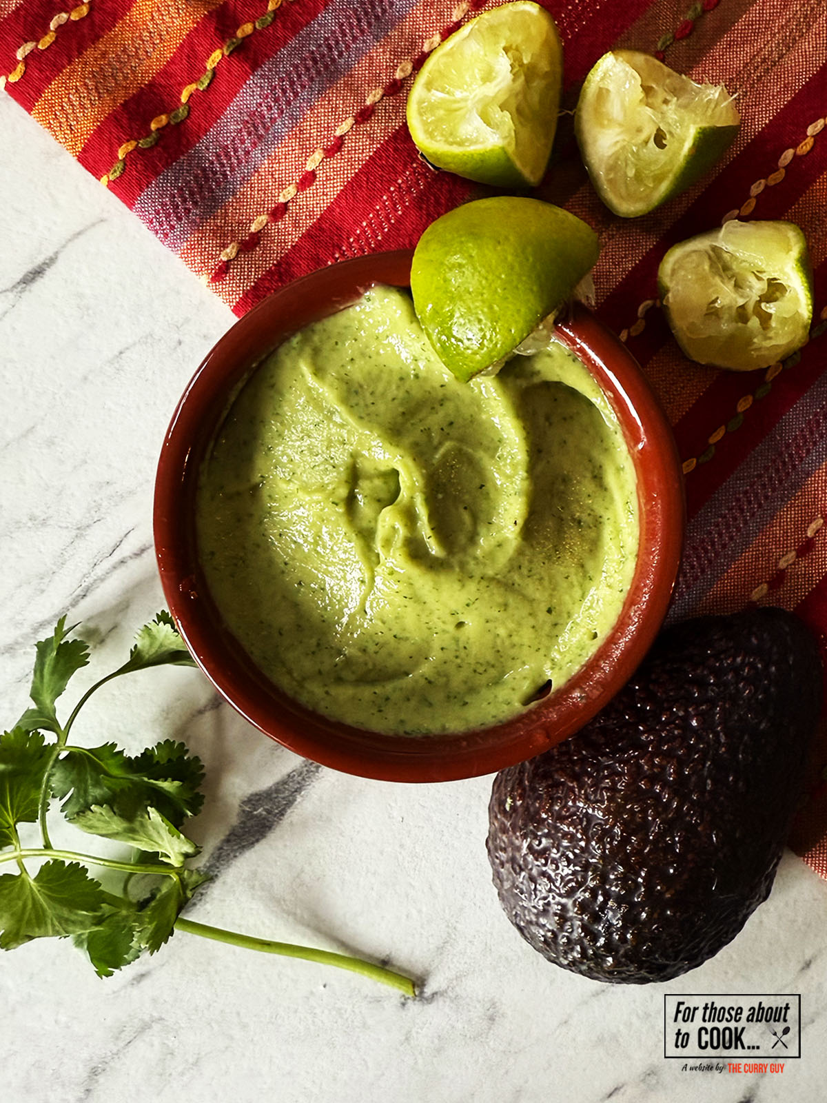Salsa de aguacate served in a bowl