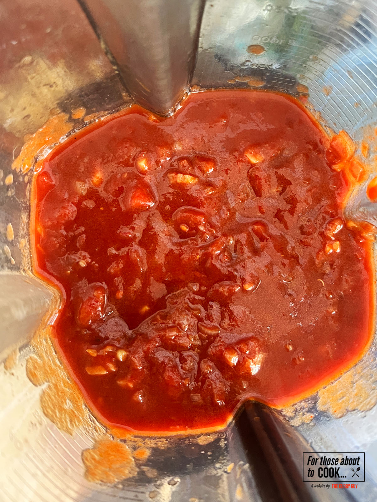 Spicy tomato sauce for patatas bravas in a blender