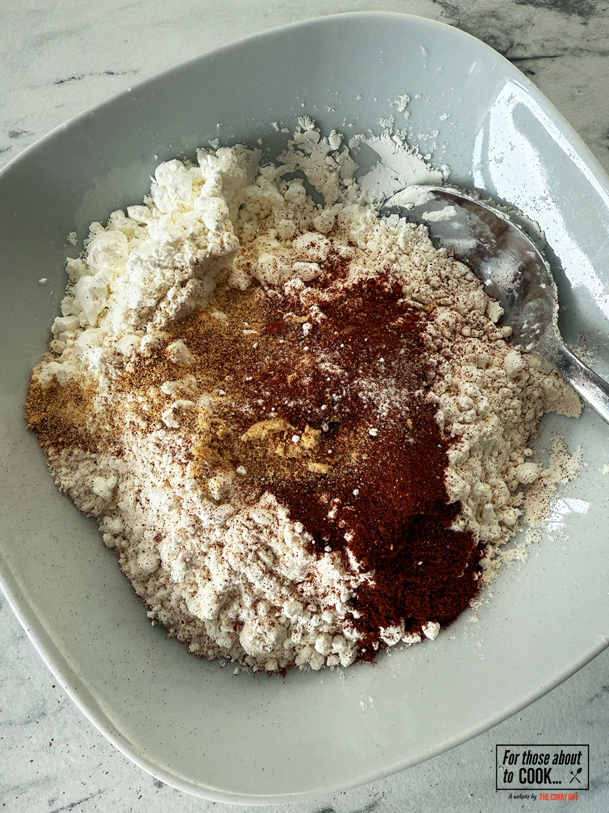 Flour, cornstarch and spice mixture in a bowl